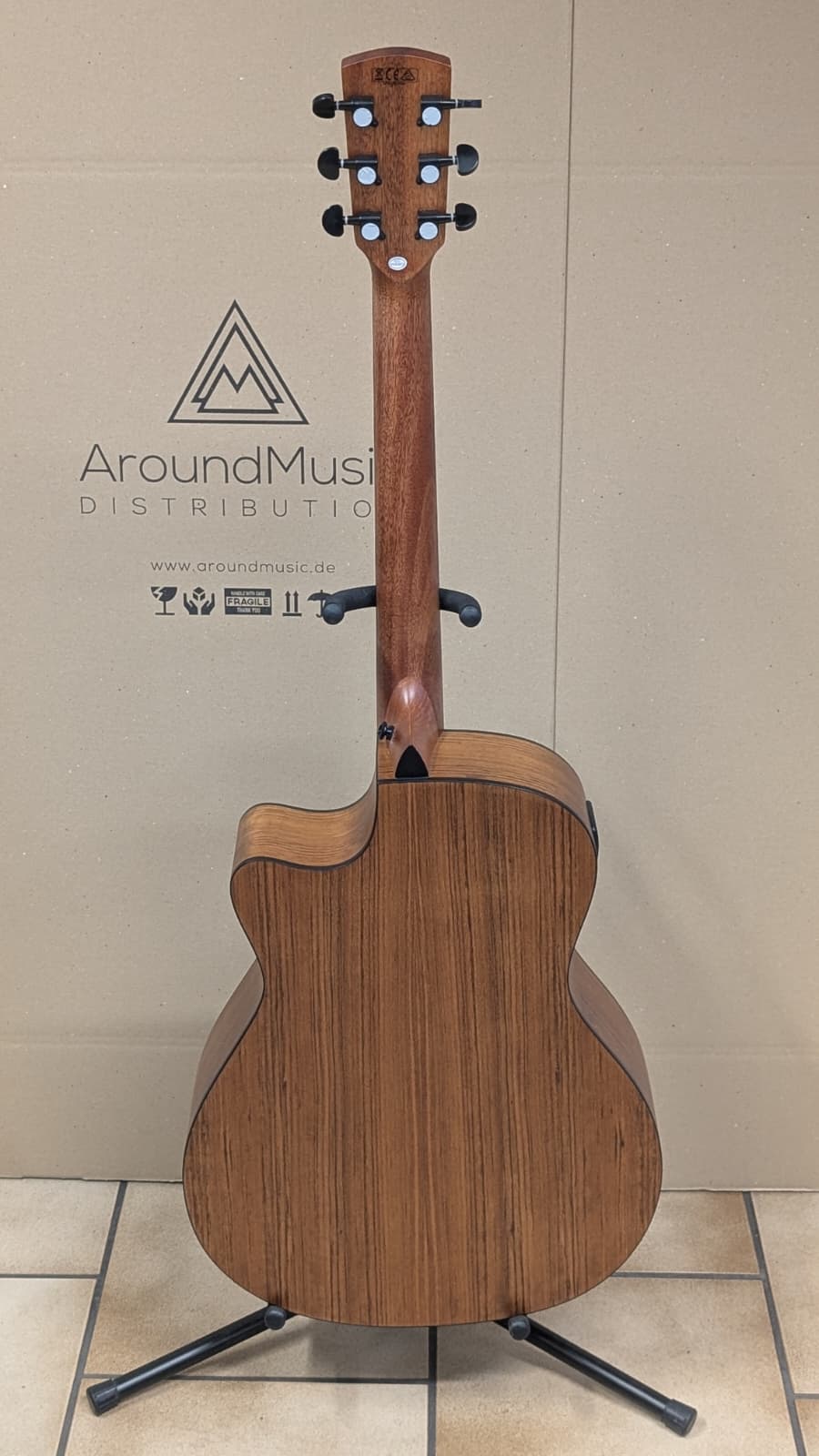 NoName OM Gitarre, O14CE 