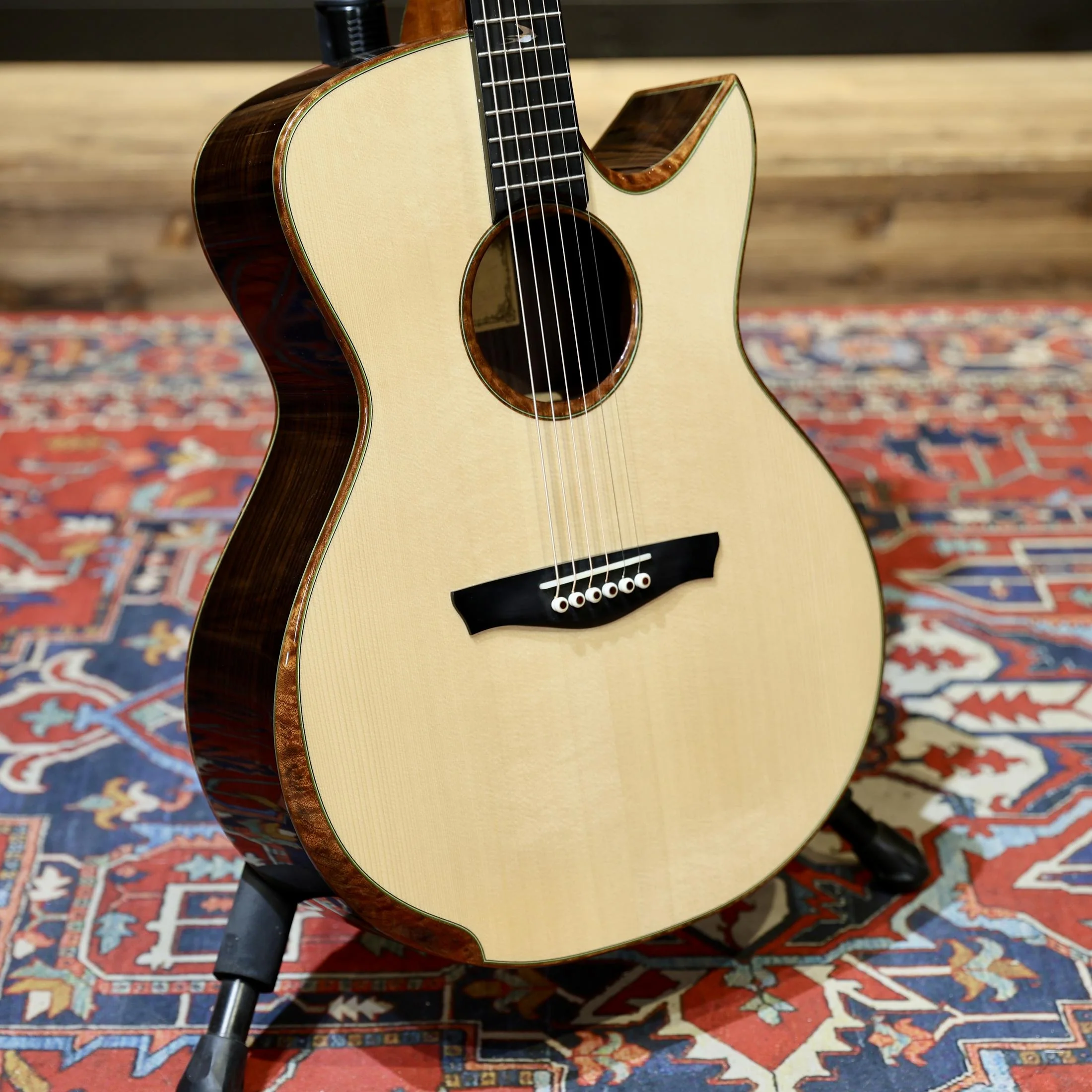 Natasha Swift Akustikgitarre 41" vollmassiv