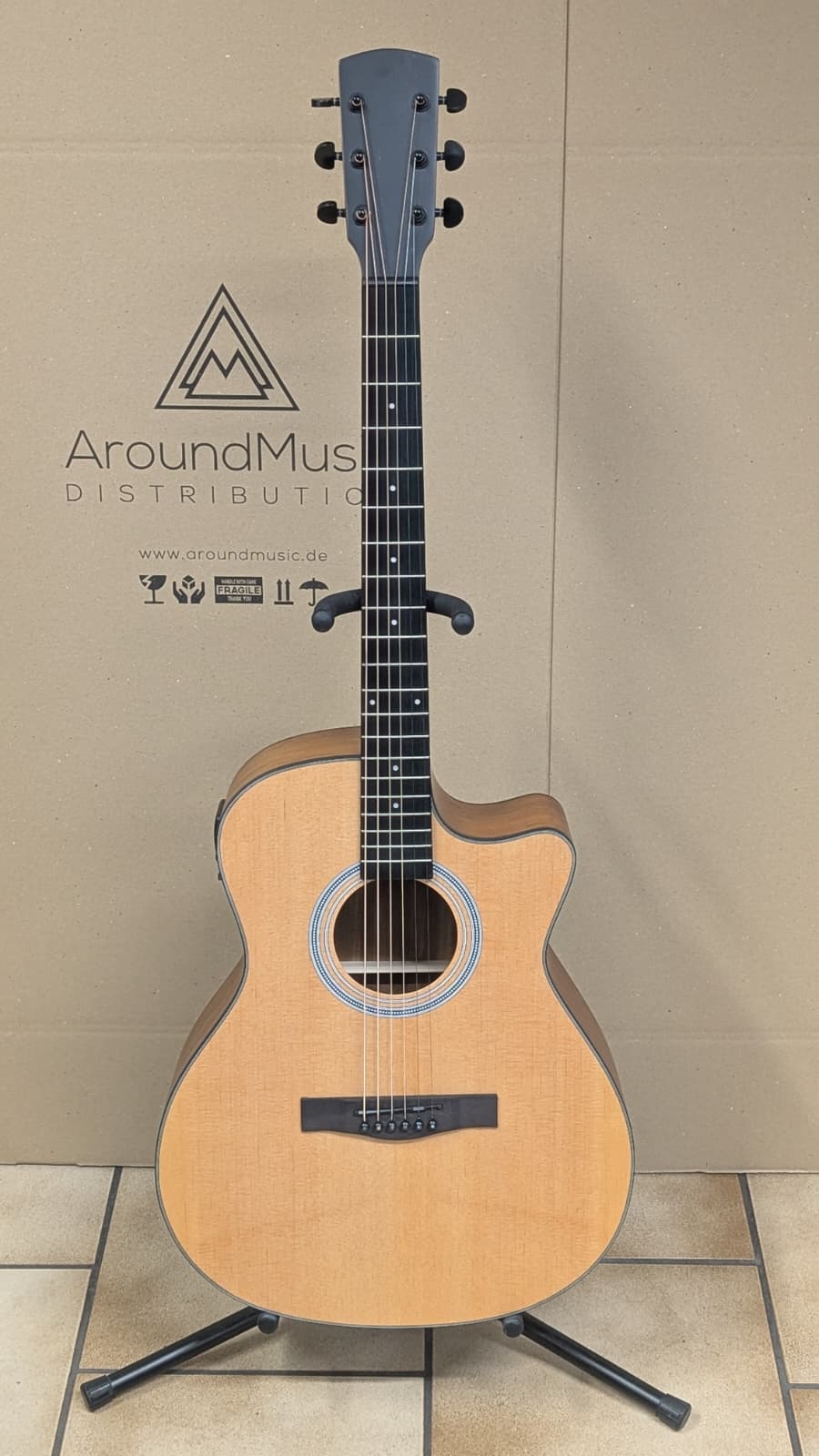 NoName OM Gitarre, O14CE 