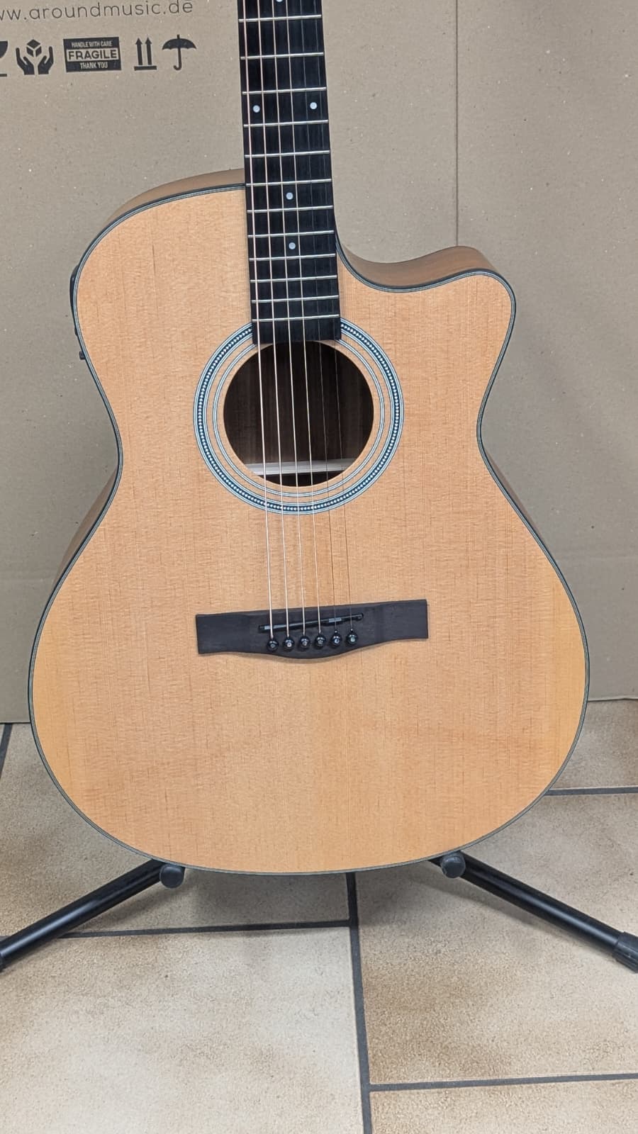 NoName OM Gitarre, O14CE 