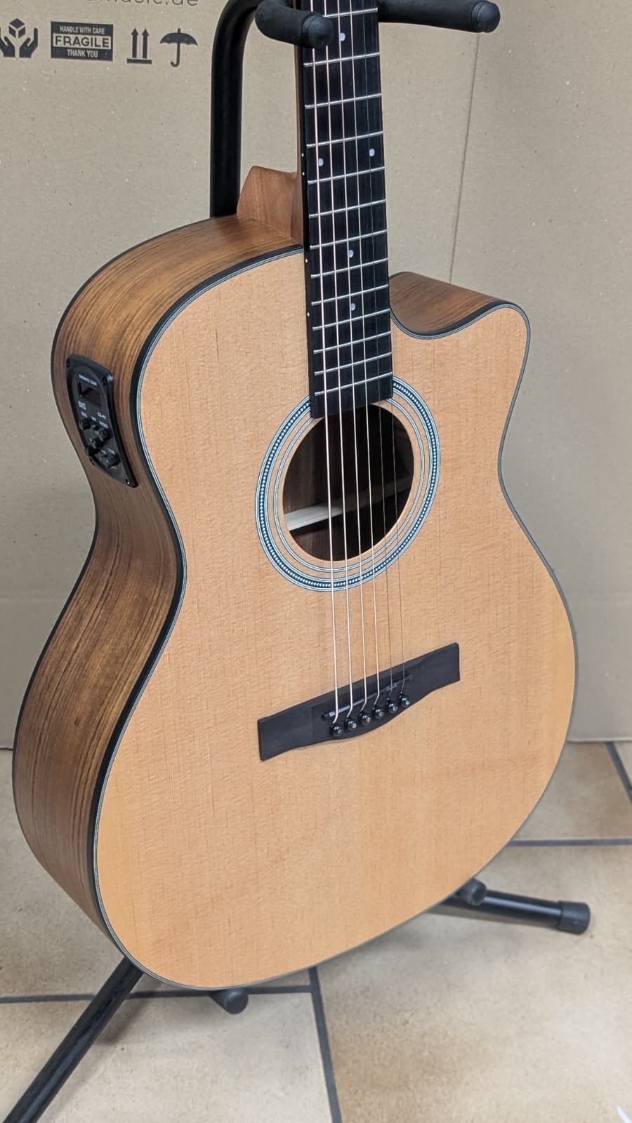 NoName OM Gitarre, O14CE 