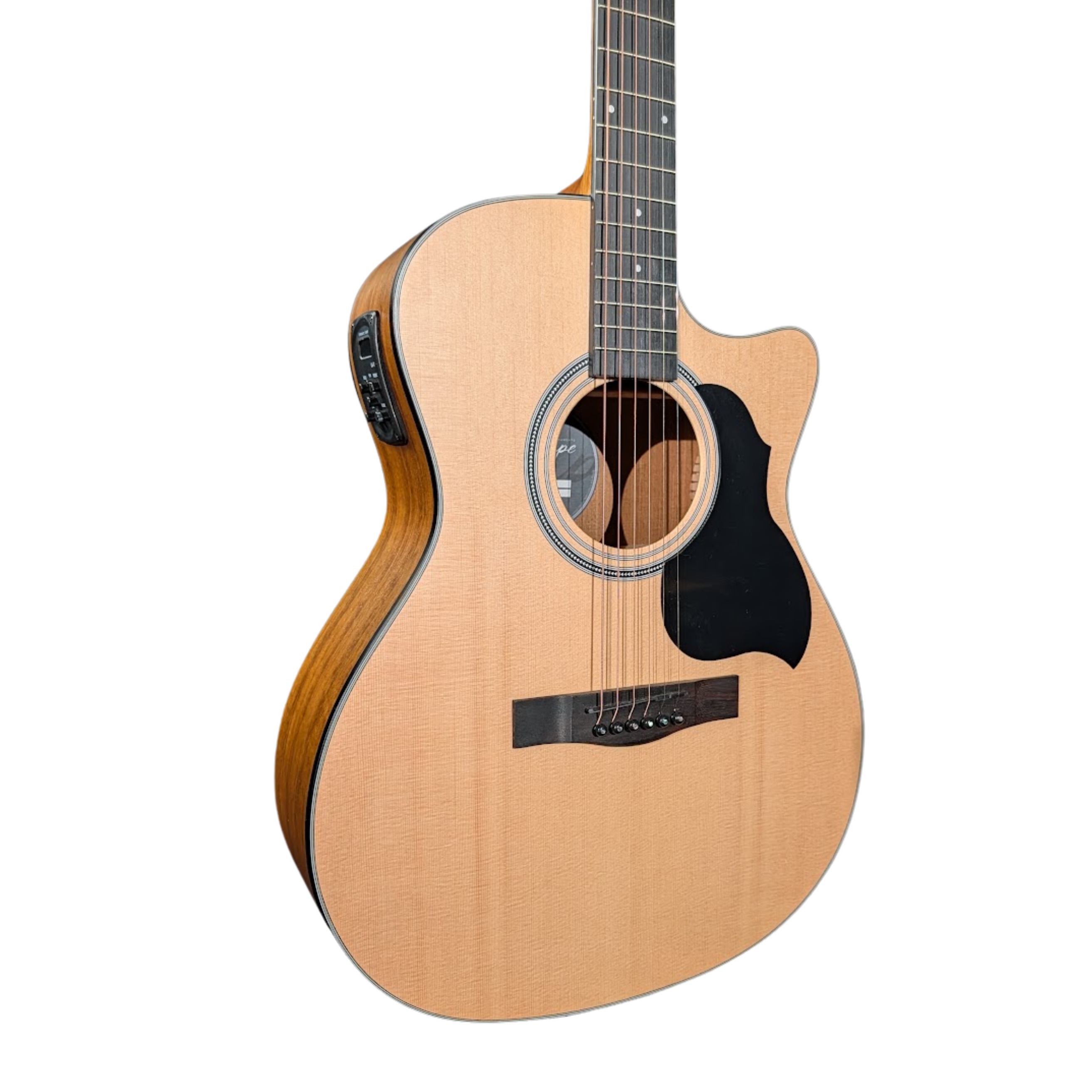 Shape Academy OM, FIchte & Ovangkol