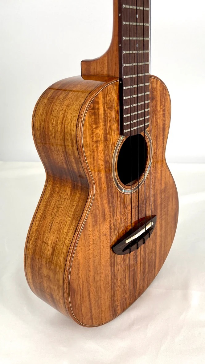 aNueNue AKK2 Konzert Ukulele