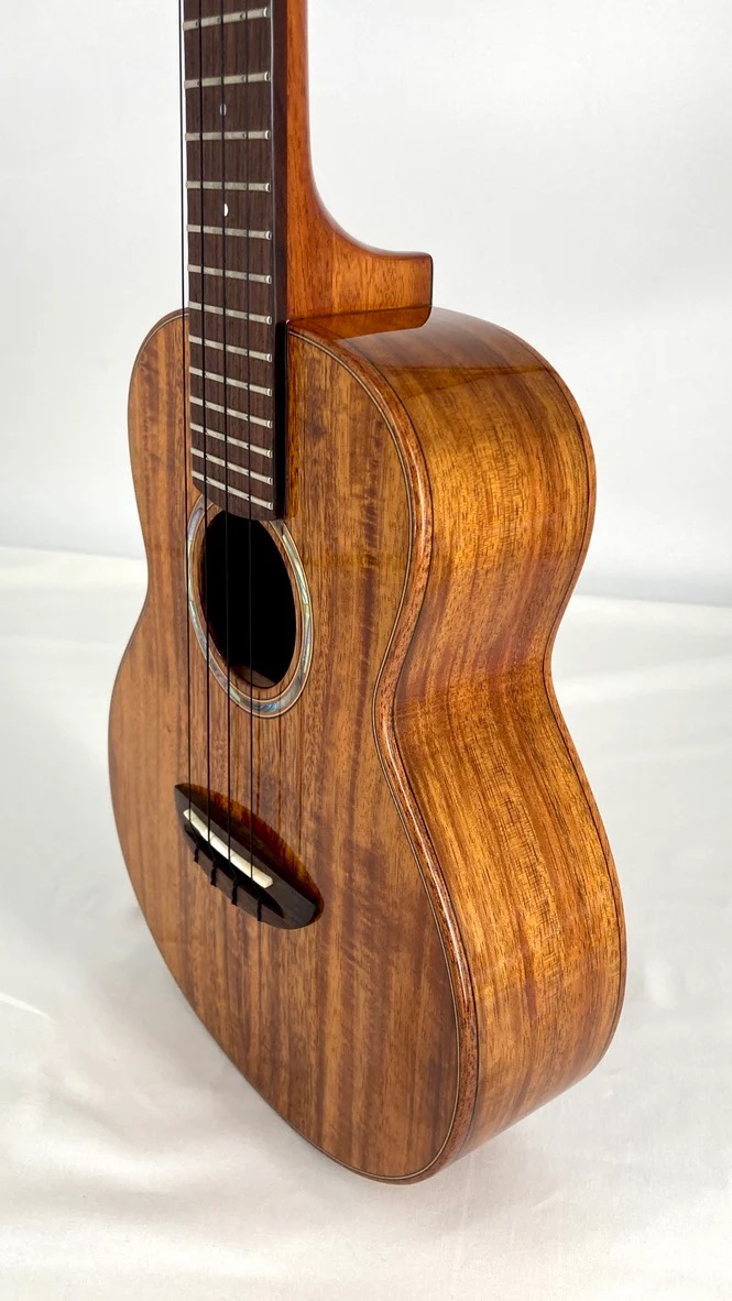 aNueNue AKK2 Konzert Ukulele