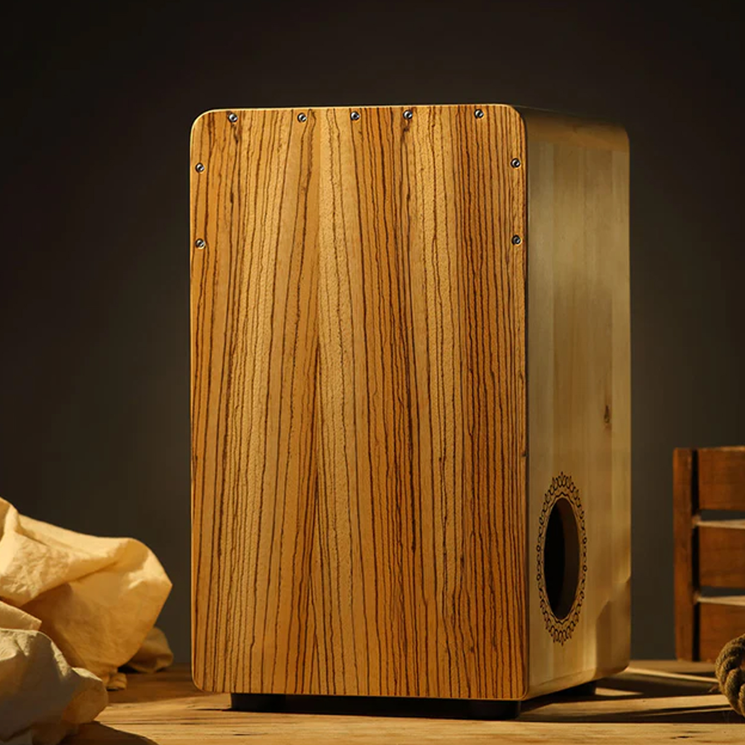 U-Turn Cajon 49 – Premium Cajon in Zebrawood-Optik mit Side Soundhole